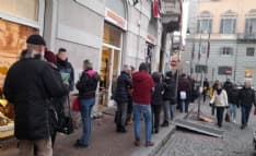 IVREA - Lunghe code per rinnovare il passaporto, fioccano le lamentele