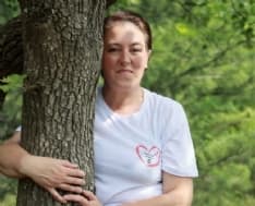 VAL DI CHY - Il «Cammino di Alice»: Paola Faletto in viaggio dal Canavese a Campovolo per dire no alla violenza di genere