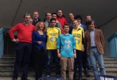 RIVAROLO - Gli ex allievi del liceo Aldo Moro consegnano le divise ai ragazzi