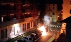 ALLARME PIROMANE - Due incendi dolosi nella notte a Ciriè e Volpiano: quattro mezzi distrutti dalle fiamme