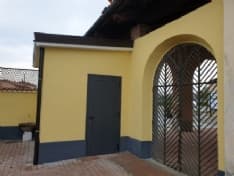 FAVRIA - Bagni indecenti al cimitero: il Comune li rimette in sesto