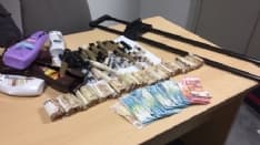 CASELLE - 900 mila euro nascosti in bagagli, cinture e shampoo - FOTO