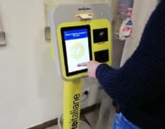 PONT CANAVESE - Ora la coda alle Poste la si gestisce anche su WhatsApp