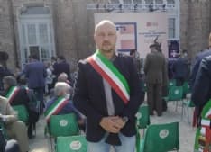 PONT CANAVESE - Il sindaco Bruno Riva resta al suo posto: la maggioranza esprime «fiducia incondizionata» nel primo cittadino