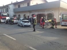 CASTELLAMONTE - Grave incidente stradale in via Botta: tre persone ferite - FOTO e VIDEO