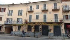 CASTELLAMONTE - Va all'asta lo storico edificio dei «Tre Re»