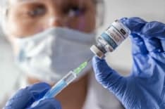 VACCINI ANTI COVID - Anche Moderna annuncia un taglio delle dosi: «Molto difficile iniziare una campagna di vaccinazione di massa»