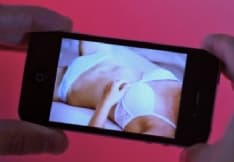 IVREA - Revenge porn: eporediese manda foto e video hot ai figli dell'ex amante per convincerla a proseguire la relazione