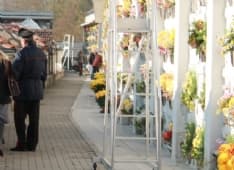 ALBIANO - Vandali profanano diverse tombe al cimitero