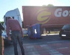 CASELLE - Provoca un incidente e si allontana dal luogo dello schianto: rintracciato dalla Polizia locale