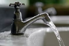 VALPRATO SOANA - Acqua aperta nelle case non abitate: il Comune ordina di chiudere i rubinetti