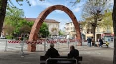 CASTELLAMONTE - Messi a bilancio 40 mila euro per la sistemazione dell'arco di Pomodoro