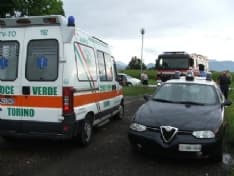 IVREA - Donna cade nel naviglio: salvata in extremis