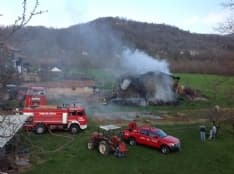 ISSIGLIO - Violento incendio devasta il fienile di un cascinale - FOTO E VIDEO