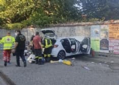 CUORGNÈ - Brutto incidente in corso Roma: auto si schianta contro un muro, due feriti gravissimi - FOTO E VIDEO