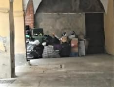 CUORGNE' - Cassonetti stracolmi anche nel pieno centro storico
