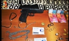 IVREA - Blitz della polizia al campo nomadi: armi, orologi e gioielli rubati. Quattro zingari denunciati