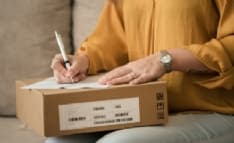 COMMERCIO - La tassa sui capi di abbigliamento resi