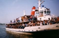 PROFUGHI - L'arcivescovo di Torino: «Ospitiamo cinque migranti in ogni parrocchia»