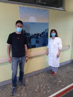 IVREA - Un'opera di Joey Guidone all'ingresso dell'ospedale