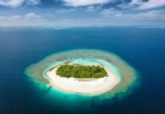 TURISMO – Un atollo delle Maldive in affitto per 50 anni