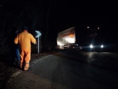 RIVARA - Camion in bilico: provinciale chiusa - FOTO e VIDEO