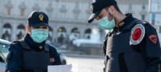 CORONAVIRUS - Troppa gente ancora in giro. La Lega: «Chiudere i centri commerciali la domenica»