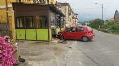 CASTELLAMONTE - Ritirata la patente al ragazzo di Cuorgnè finito dentro al bar - FOTO