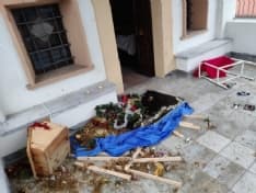 VOLPIANO - Vandali in azione: devastati l'albero di Natale e il presepe della Cappella di San Michele - FOTO