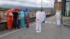 IVREA - Coronavirus, flash mob contro la Regione: manifestano i manichini eroi - FOTO