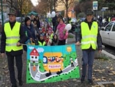 CHIVASSO - Inaugurato il «Piedibus» della scuola materna Bambi