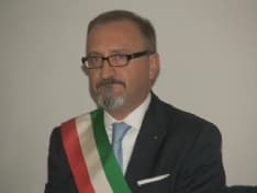 CUORGNE' - Letame contro i parapendisti: il sindaco Pezzetto chiede scusa