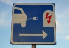 TECH – Un cloud per condividere la carica delle auto elettriche