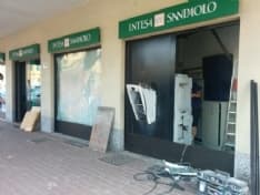 BORGARO - Esplode il bancomat della Sanpaolo in pieno centro: "Sembrava una bomba" - FOTO