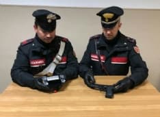 CASTELLAMONTE - Installa un lampeggiante blu sull'auto: denunciato