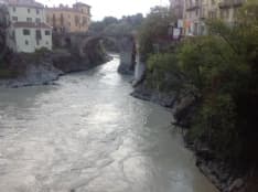 IVREA - Dora grigia per i detriti della Val d'Aosta - FOTO