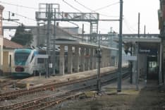 IVREA - La polizia passa al setaccio la stazione e i treni in transito