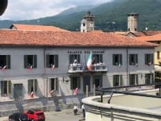 CUORGNE' - L'inno d'Italia dal balcone e dalle finestre del municipio - VIDEO