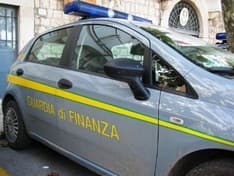 IVREA - 6000 profumi fasulli, tre denunciati dalla GdF