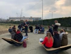 IVREA - Vicino alla passerella sulla Dora è nata l'area «On the Sdraio», progettata dagli studenti del Cena