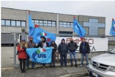 LEINÌ - Solidarietà bipartisan alla neo-mamma licenziata: «Stop alla discriminazione delle donne»