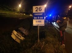SALASSA - Incidente sulla 460. Finisce con l'auto nel fosso - FOTO