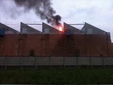 RIVAROLO - Fiamme sul tetto della Eaton - VIDEO