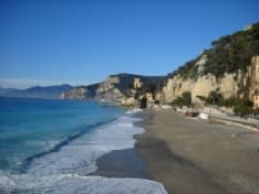 CIRIE' - Entra in acqua per fare il bagno a Finale Ligure ma muore stroncata da un malore fulminante