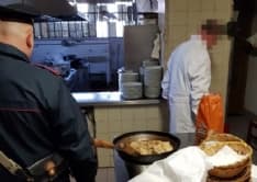 LEINI - Ruggine nel frigo: carabinieri chiudono ristorante cinese