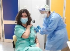 COVID IN CANAVESE - Ecco i primi tre vaccinati a Ivrea, Chivasso e Ciriè: la sfida del 2021 sarà diffondere il vaccino anti covid