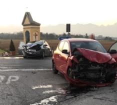 FOGLIZZO - Scontro frontale sulla provinciale 40 al confine con San Giusto