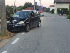 BALDISSERO CANAVESE - Perde il contro dell'auto e si schianta contro un palo in cemento - FOTO