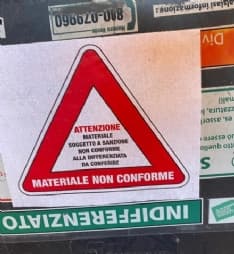 CANAVESE - «Rifiuto non conforme»: gli avvertimenti sui bidoni dell'immondizia servono ad evitare le multe