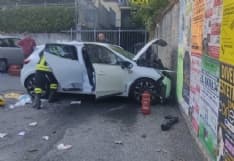 CUORGNE' - Si schiantano con l'auto contro il muro del parcheggio: due pensionati in prognosi riservata al Cto - FOTO e VIDEO